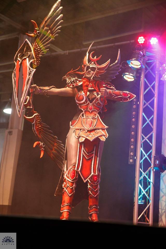 Cosplay Tyrande Maestra en rojo por Vilina Cosplay Cosplay Tyrande Maestra en rojo por Vilina Cosplay